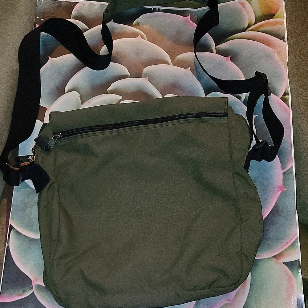 Abercrombie & Fitch Canvas Messenger Bag / Crossbody Strap Satchel Unisex - Picture 2 of 16